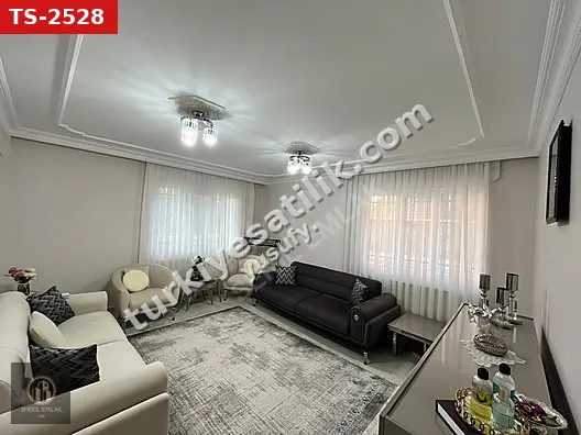 Güvenevler'de Satılık 2+1 Daire, 90m², Zemin Kat, Şekil Emlak